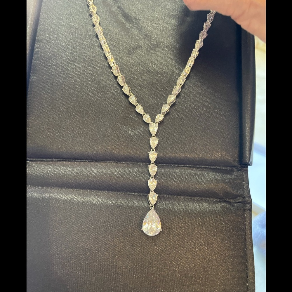 Stunning cubic zirconia y statement necklace